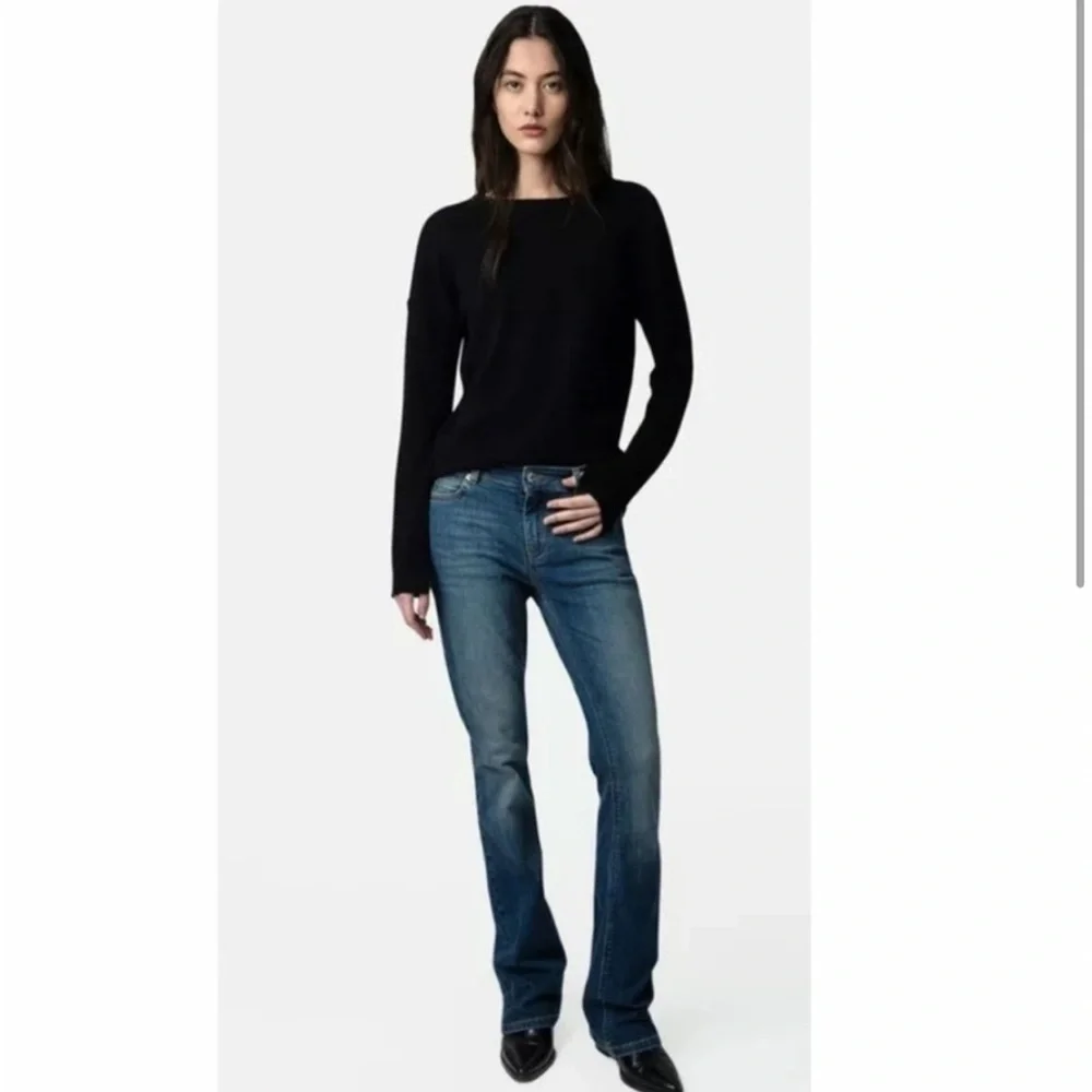 Zadig & Voltaire Cece Star Patch Cashmere Sweater in Black. - Picture 2 of 11